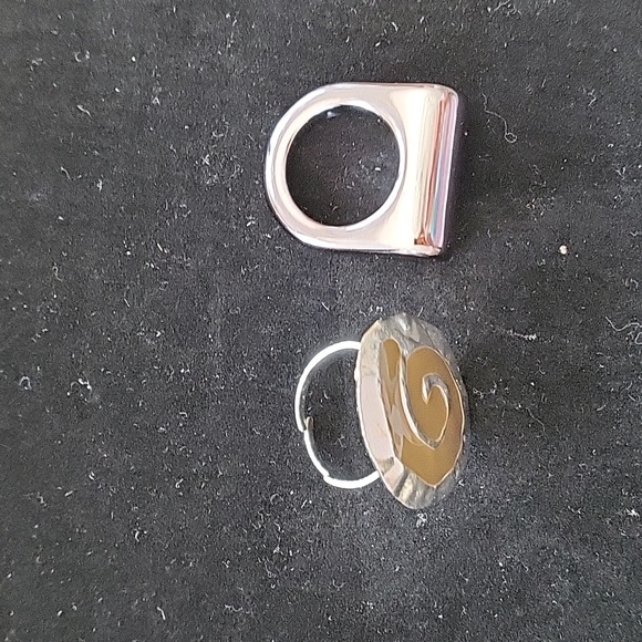 2 rings - Picture 2 of 4